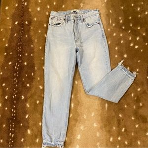 Abercrombie & Fitch High Rise Mom Jean - 28/6